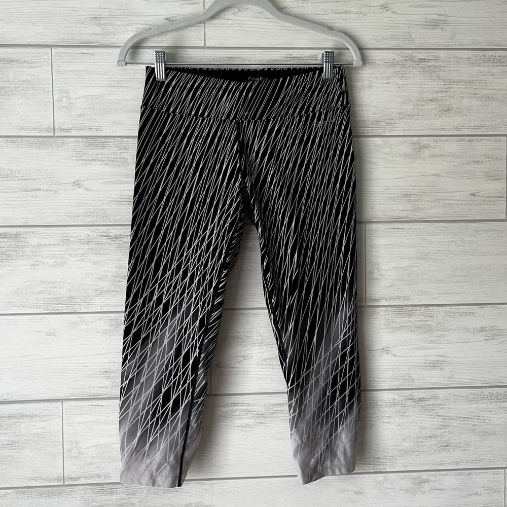 Calvin Klein Black White Ombre Striped Capri Leggings